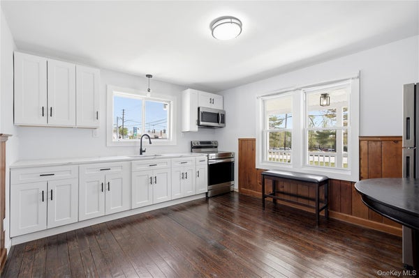 749 E MAIN ST, KINGS PARK, NY 11754 - Image e3f5ad51bec91ec9f5c95bc4e723e011/725559779