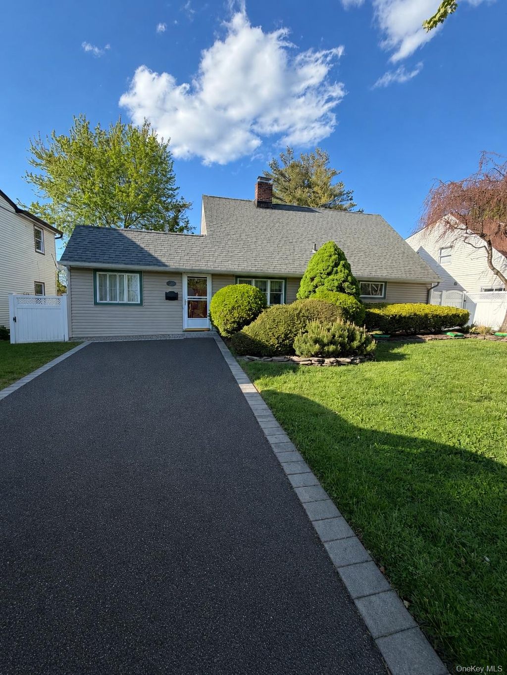 Photo of 27 Blossom Lane, Levittown, NY 11756 (MLS # 996775)