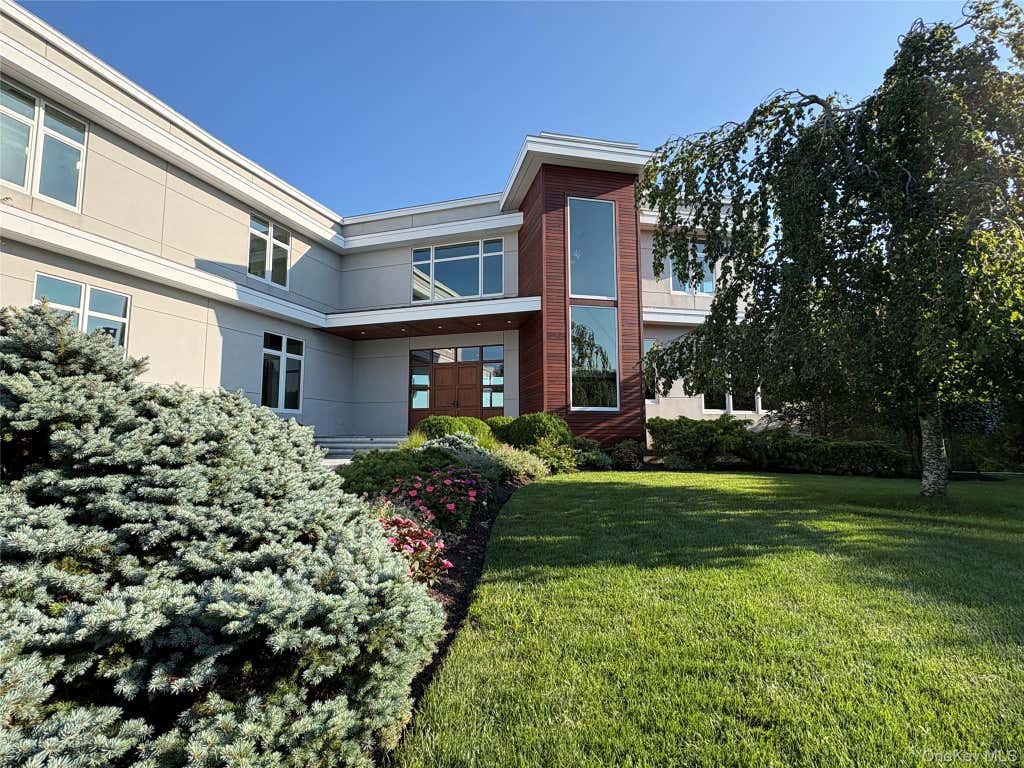 Photo of 16 Cricket Path, Remsenburg, NY 11960 (MLS # 1033478)