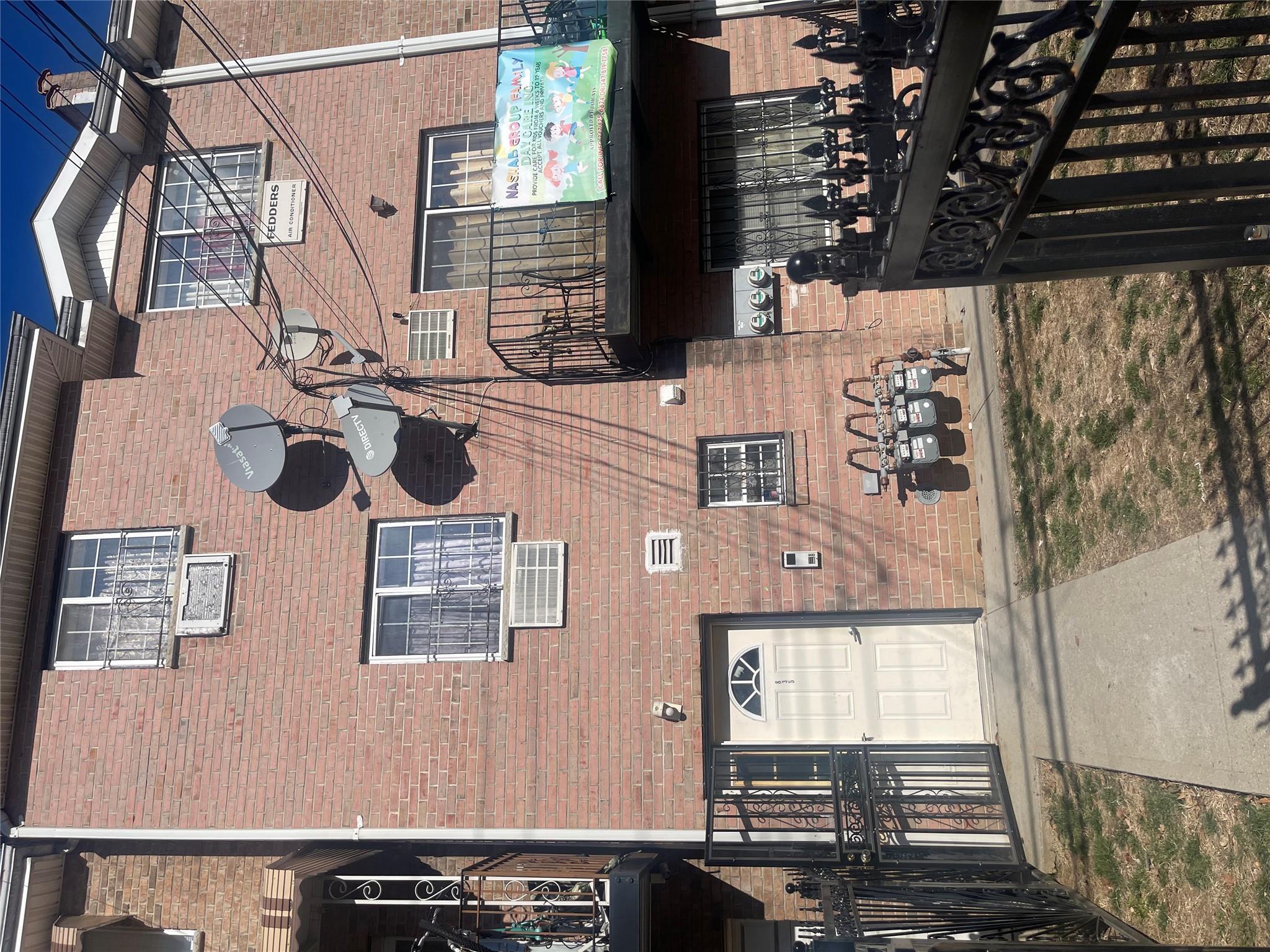 E 221st Street, Bronx, New York - 8 Bedrooms  
5 Bathrooms - 