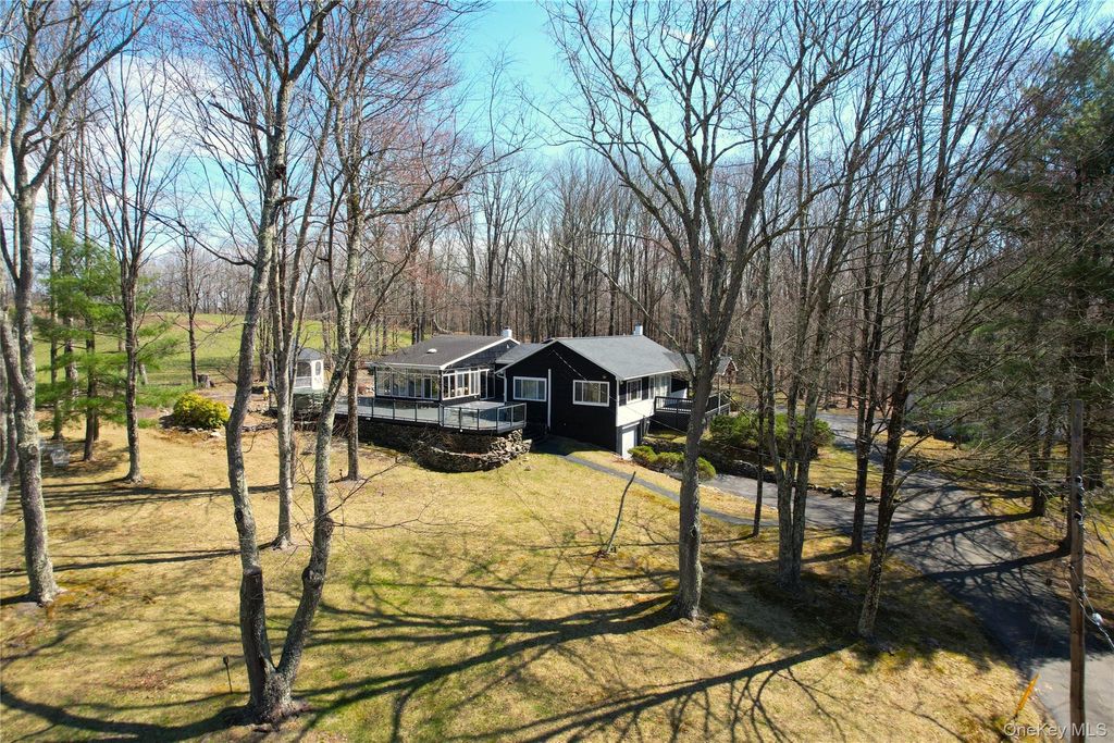 Photo of 8 W Delaware Pl. Extension, Smallwood, NY 12778 (MLS # 987355)