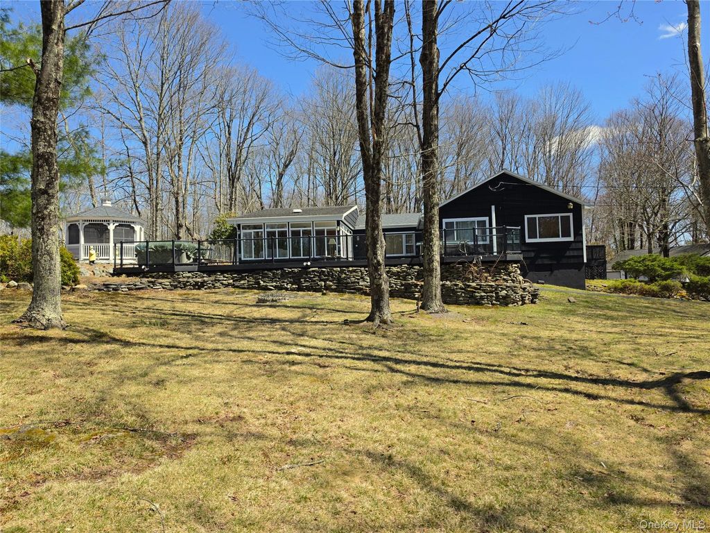 Photo of 8 W Delaware Pl. Extension, Smallwood, NY 12778 (MLS # 987355)