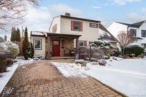16 Dahlia Lane Wantagh NY 11793
