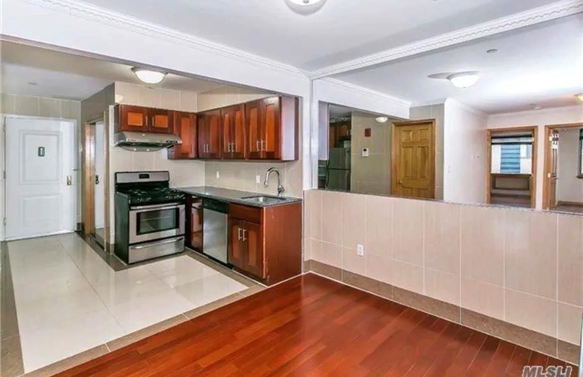 Property for Sale at Prince Street 6C, Flushing, Queens, NY - Bedrooms: 2 
Bathrooms: 1 
Rooms: 6  - $700,000