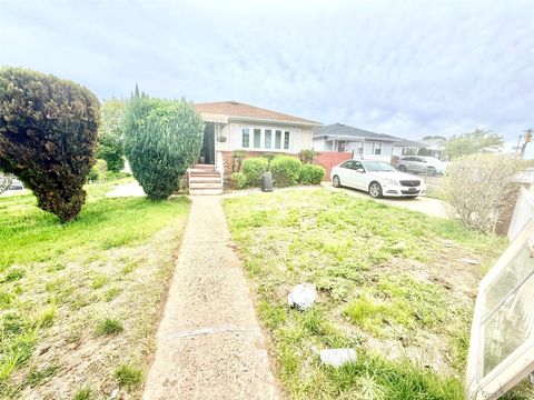 Homes For Sale - 22518 S Conduit Avenue<br/> Springfield Gardens, NY 11413