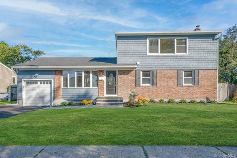 Photo of 120 Cherry Drive W, Plainview, NY 11803 (MLS # 927060) Photo of 120 Cherry Drive W, Plainview, NY 11803 (MLS # 927060)