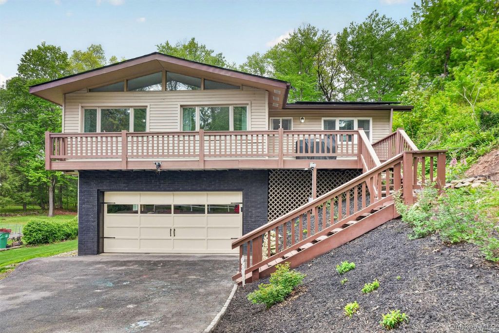 Photo of 12 Ronnie Lane, Poughkeepsie, NY 12601 (MLS # 1000749)