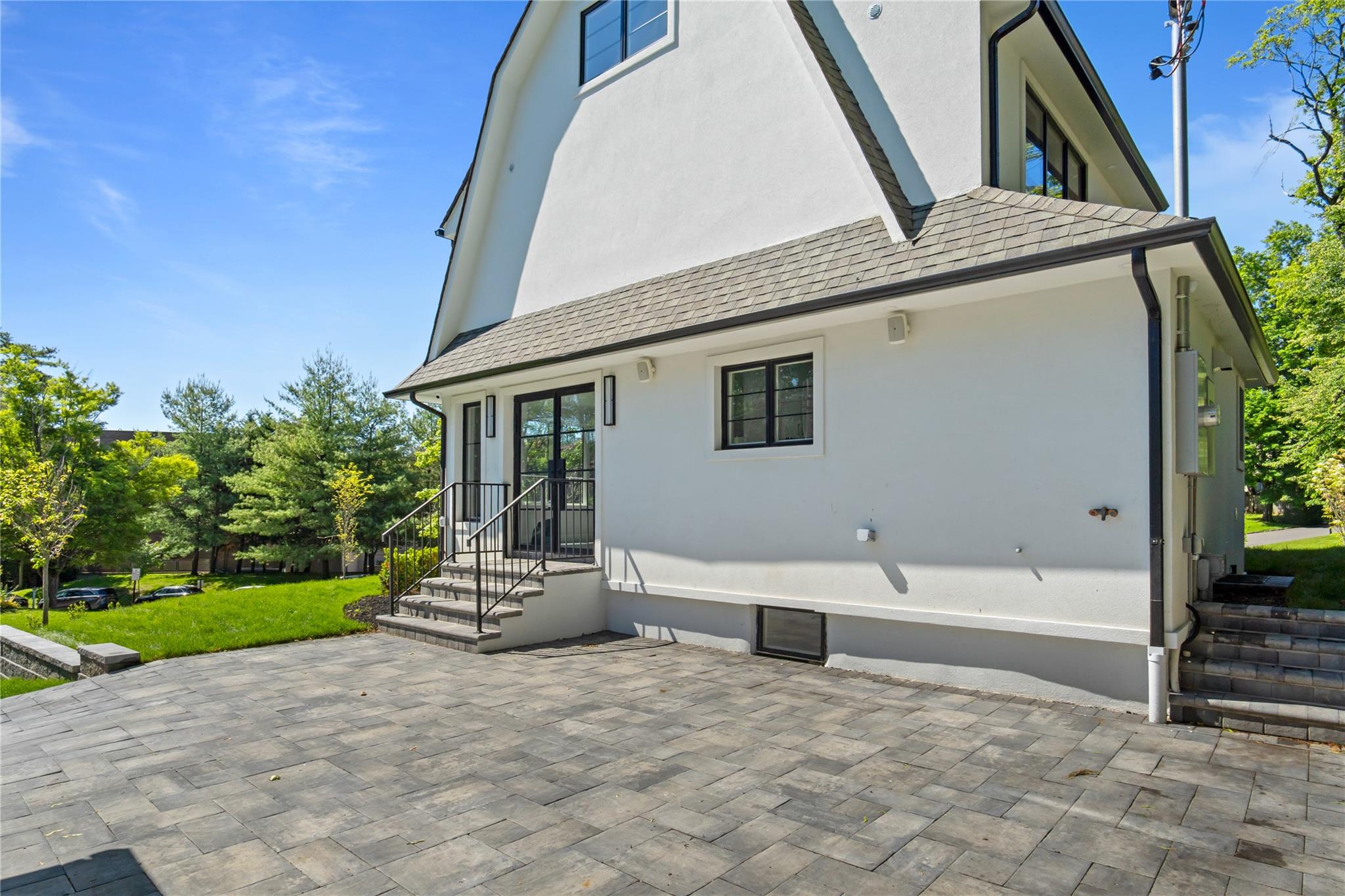 2 Henry Street, Great Neck, New York image 46