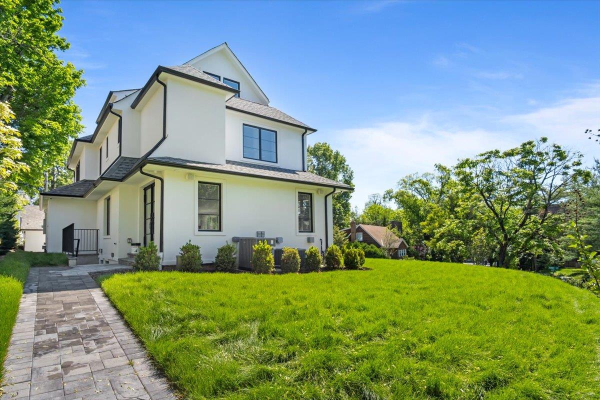 2 Henry Street, Great Neck, New York image 47