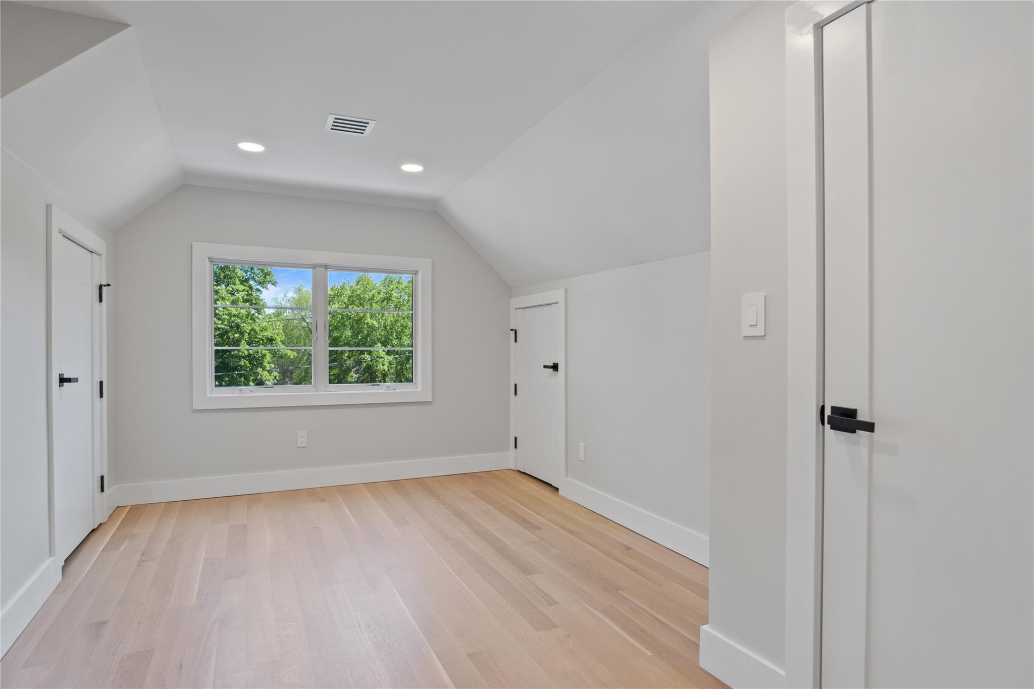 2 Henry Street, Great Neck, New York image 32