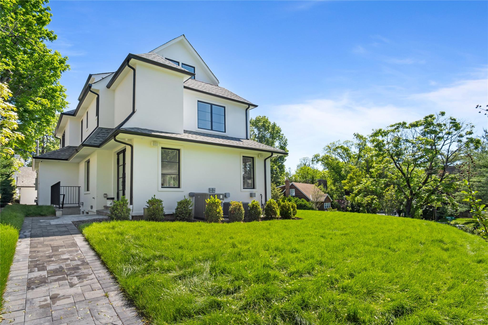 2 Henry Street, Great Neck, New York image 49