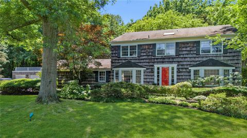26 Rolling Drive Brookville NY 11545