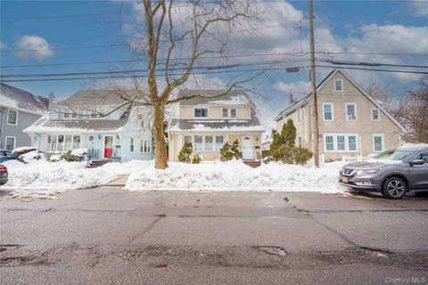 Homes For Sale - 52 Park Avenue<br/> Williston Park, NY 11596