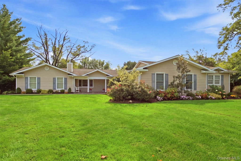 Photo of 19 Wildwood Drive, Dix Hills, NY 11746 (MLS # 1064977)