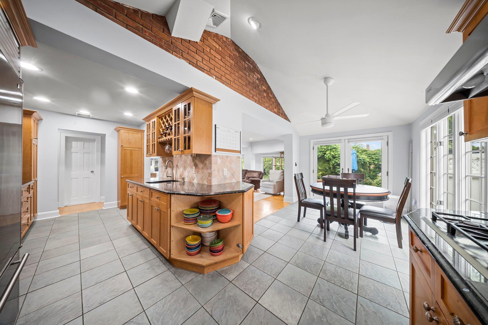 30 Leon Court, Rockville Centre, New York image 4