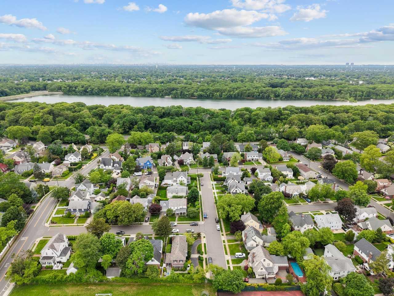 30 Leon Court, Rockville Centre, New York image 20