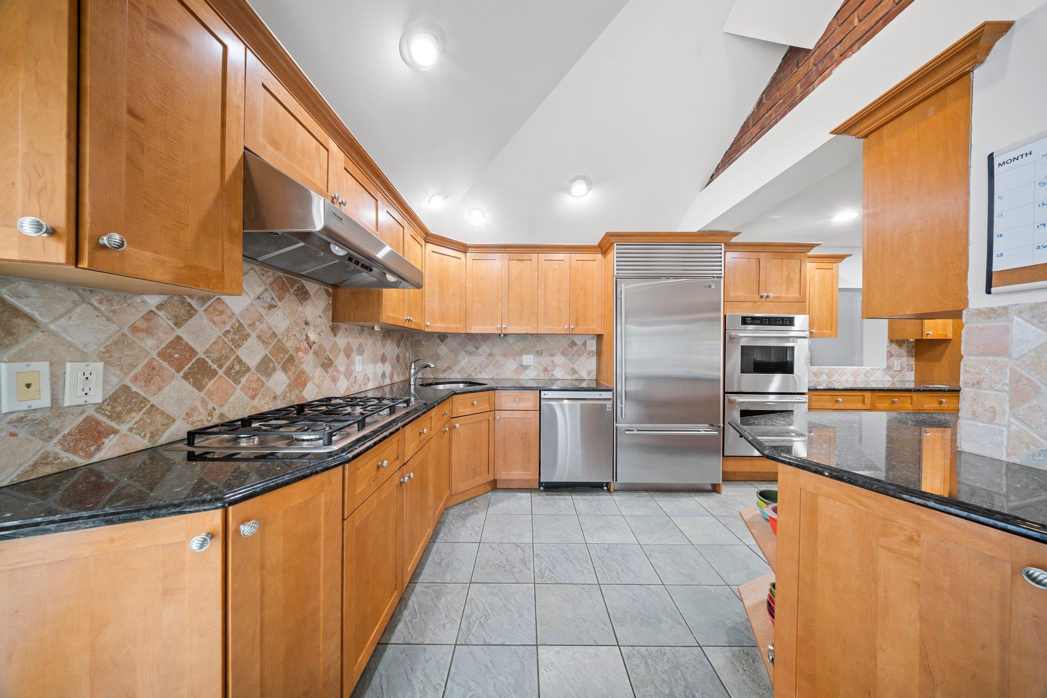30 Leon Court, Rockville Centre, New York image 3