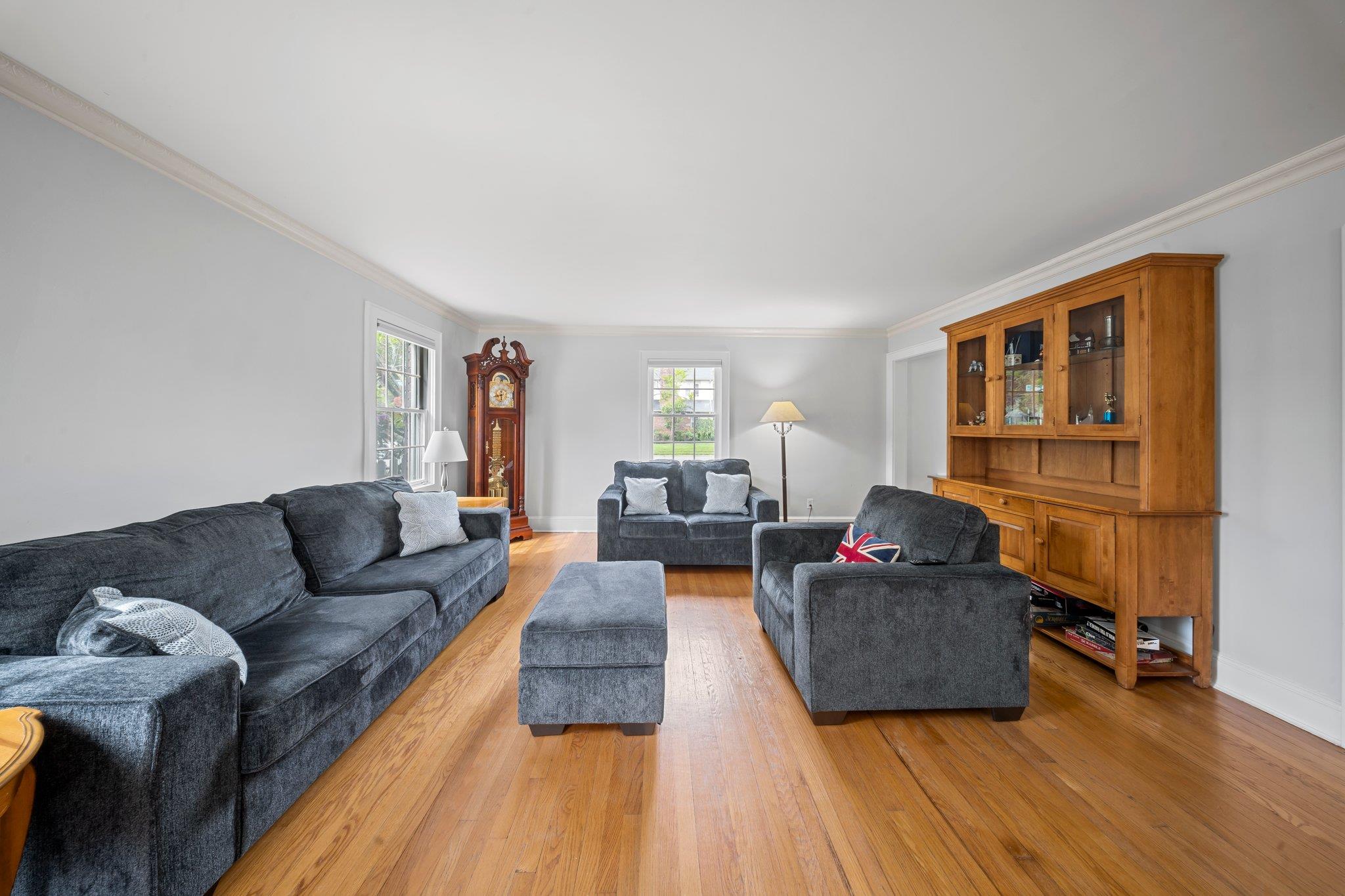 30 Leon Court, Rockville Centre, New York image 8