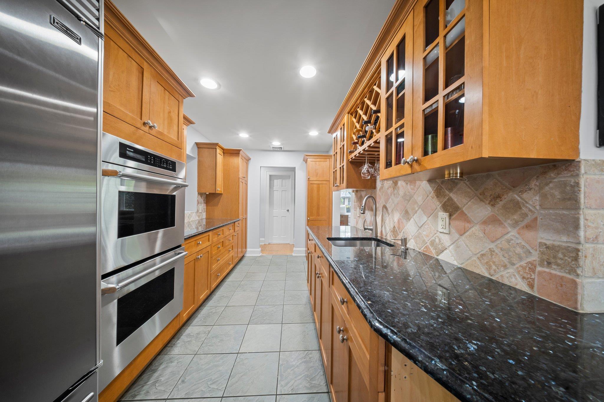 30 Leon Court, Rockville Centre, New York image 5