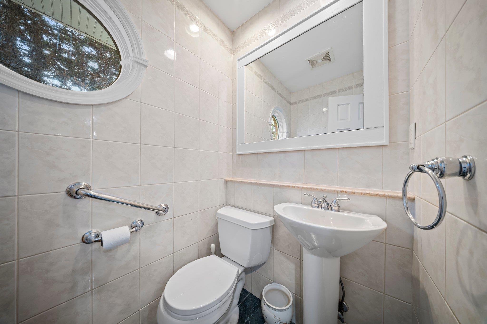 30 Leon Court, Rockville Centre, New York image 10