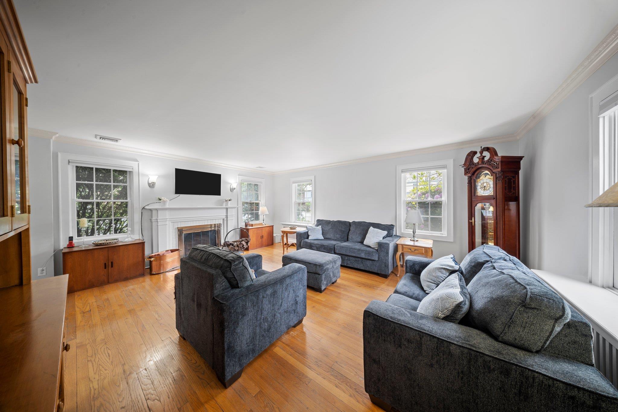 30 Leon Court, Rockville Centre, New York image 9