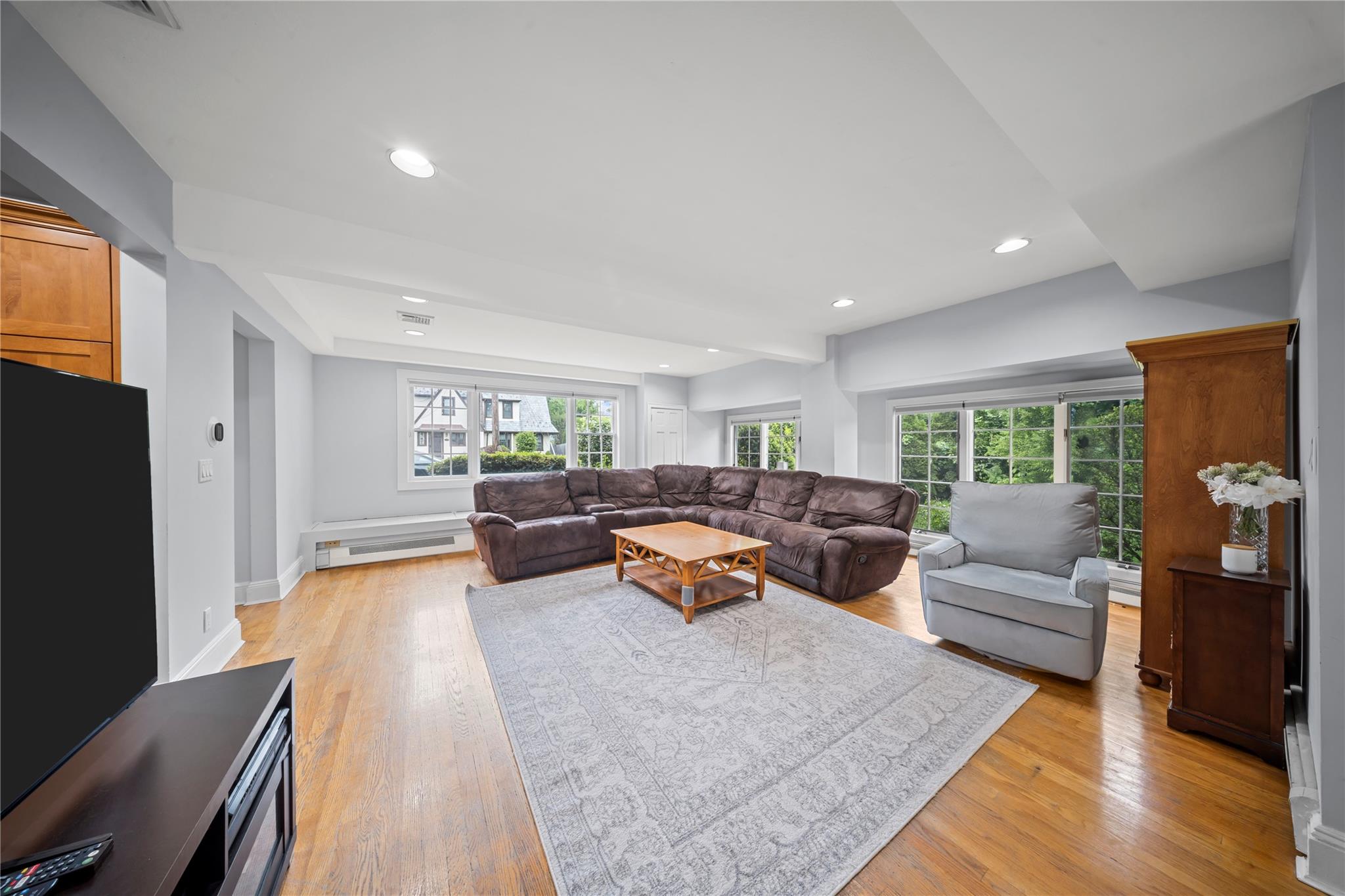 30 Leon Court, Rockville Centre, New York image 11