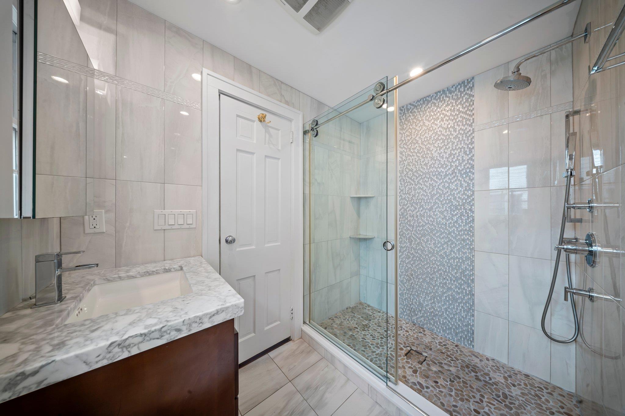 30 Leon Court, Rockville Centre, New York image 13