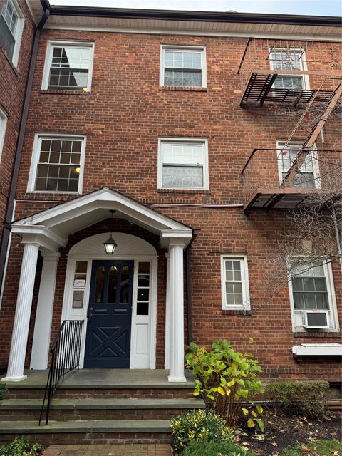 10 Welwyn Road 3E Great Neck NY 11021