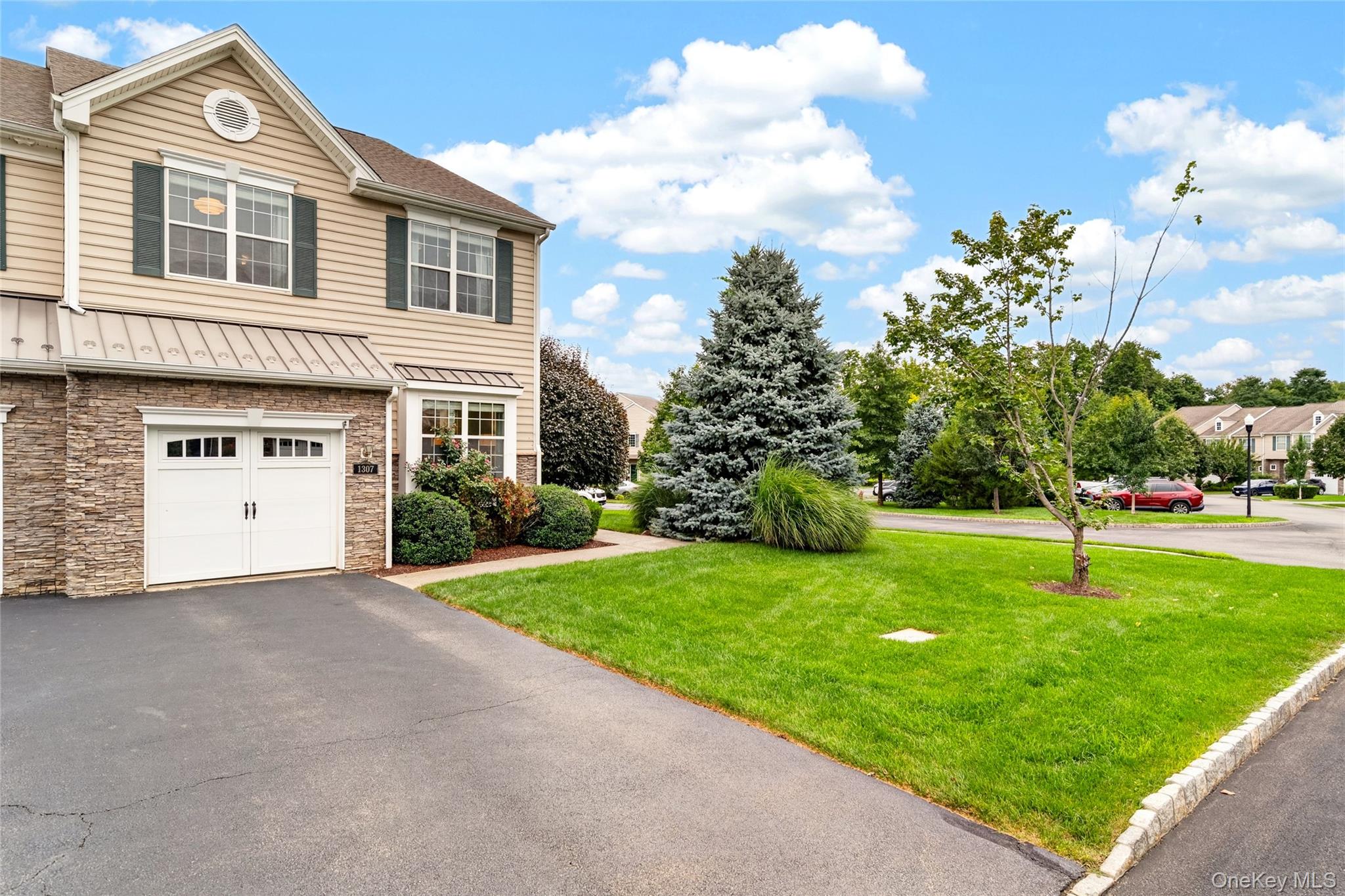 1307 Glastonbury Lane