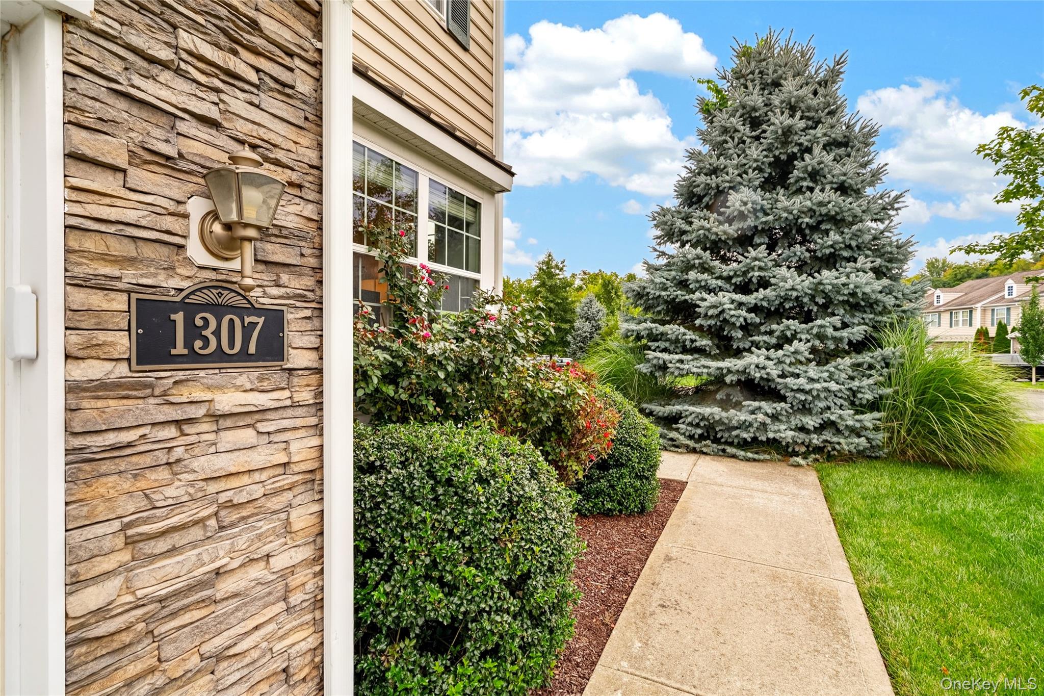 1307 Glastonbury Lane