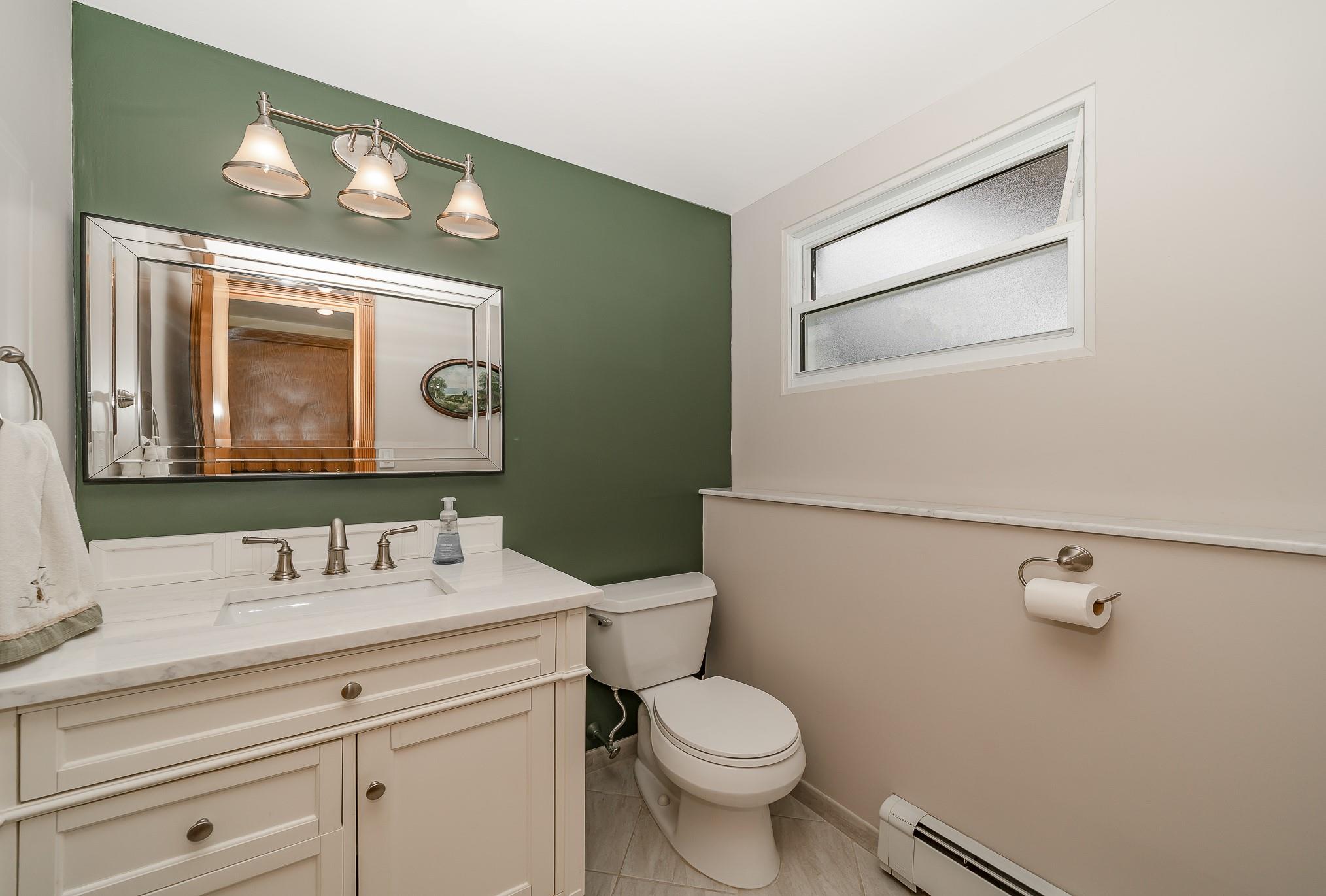 2098 Bit Path, Seaford, New York image 22