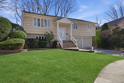 Homes For Sale - 881 Buckley Place<br/> Westbury, NY 11590