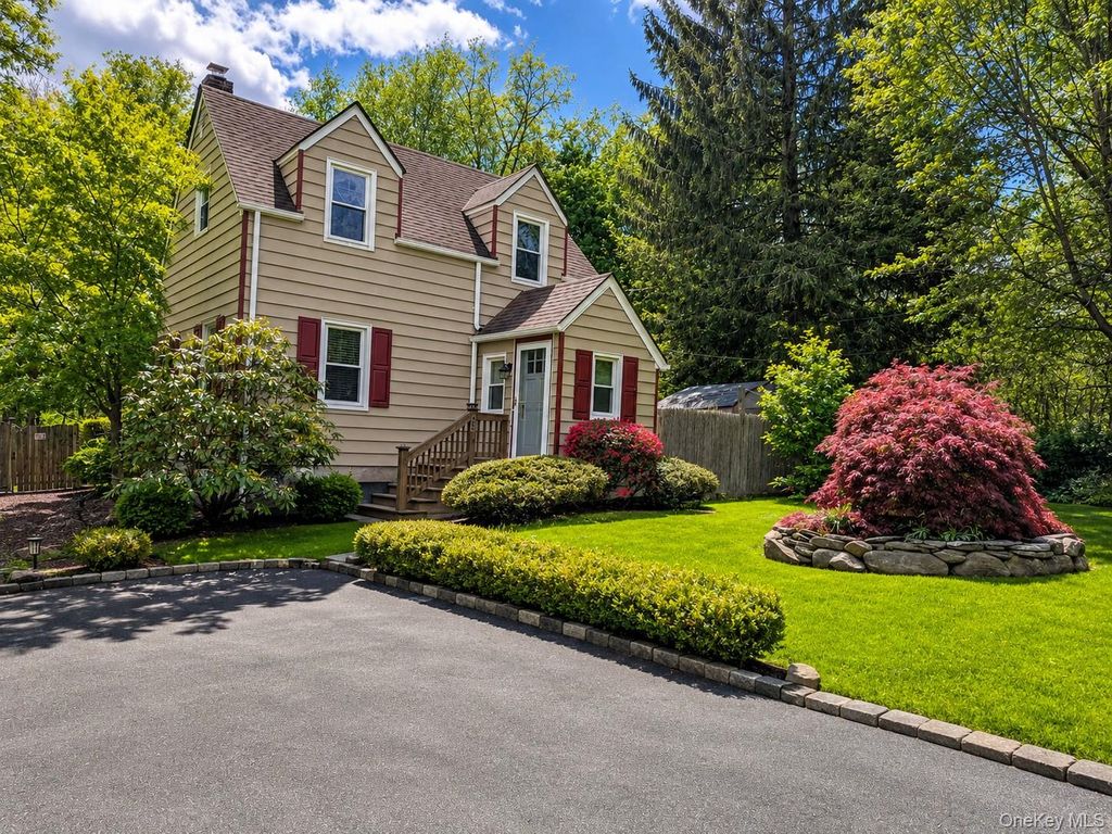 Photo of 468 W Clarkstown Road, New City, NY 10956 (MLS # 997058)