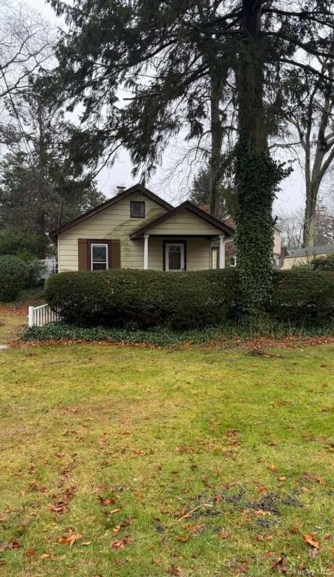 102 E 23rd Street Huntington Station NY 11746