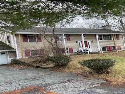 Homes For Sale - 34 Brookland Farms Road<br/> Poughkeepsie, NY 12601
