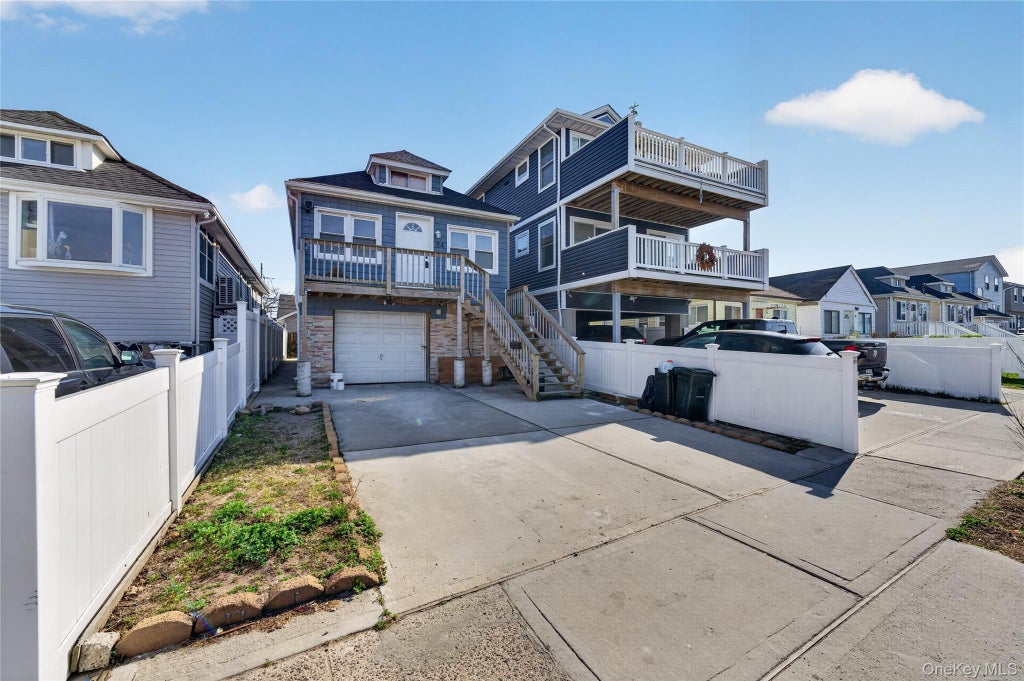 Photo of 84 E Pine Street, Long Beach, NY 11561 (MLS # 1055877)