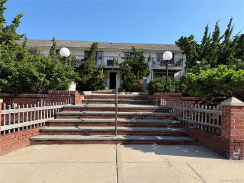 Apartment For Rent - 65 W Broadway #11B<br/> Long Beach, NY 11561