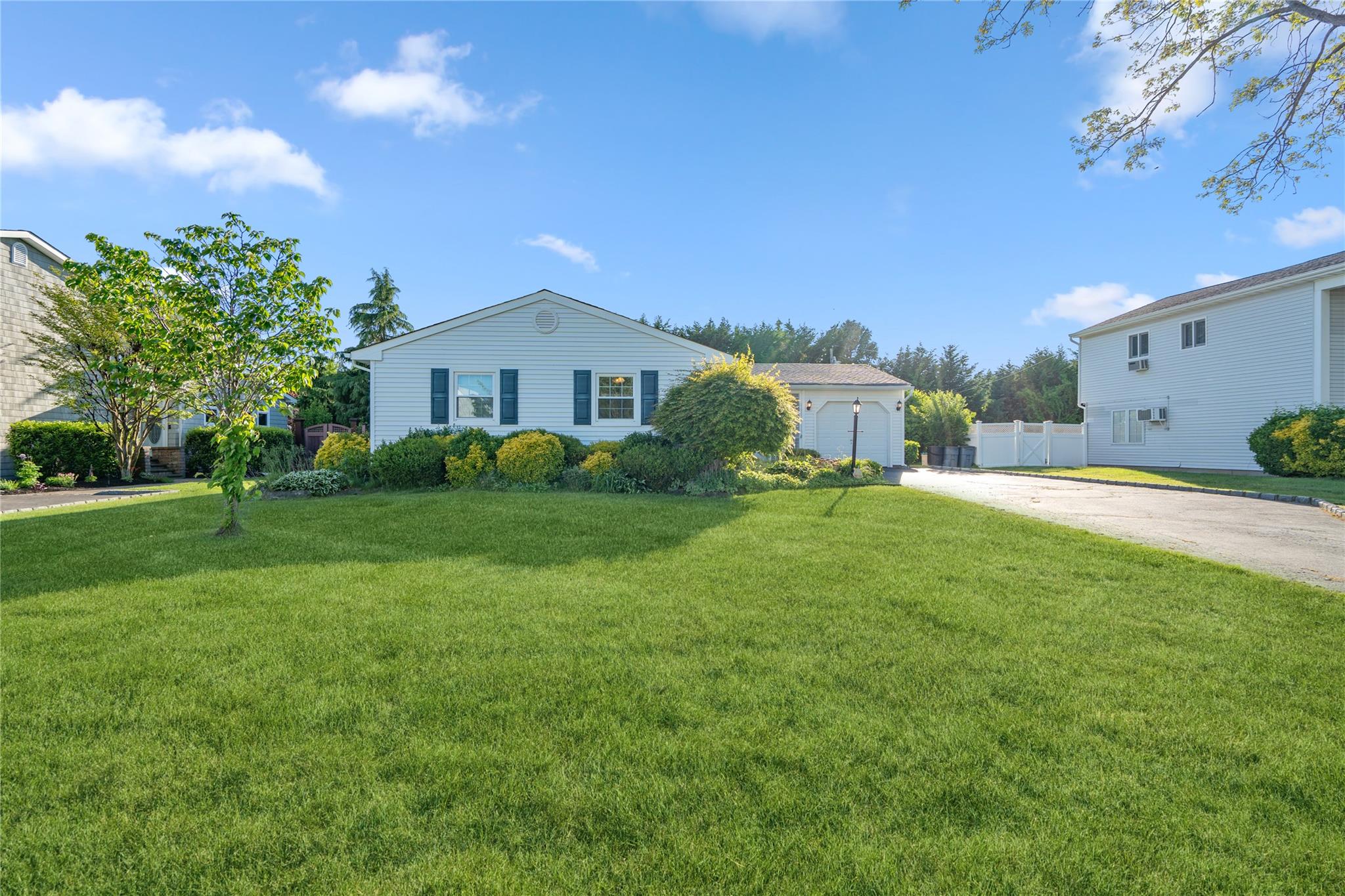 116 Nimbus Road, Holbrook, New York image 1
