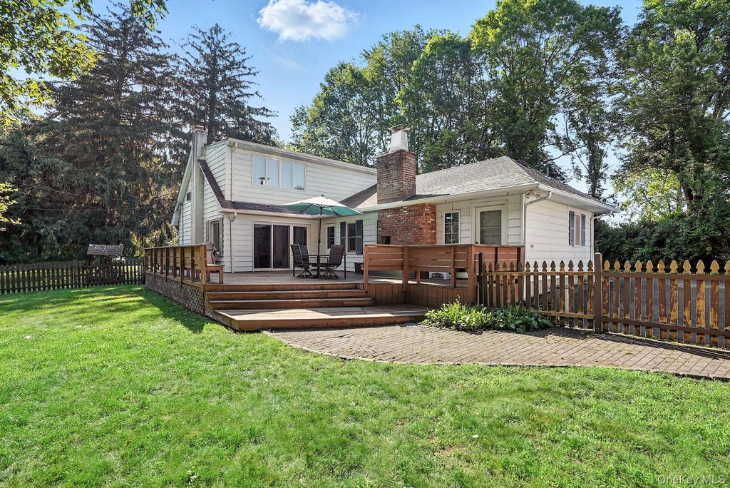 Photo of 28 Moseman Avenue, Katonah, NY 10536 (MLS # 981441)