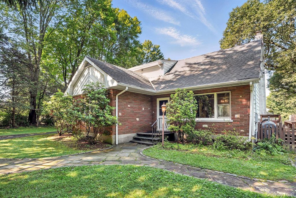 Photo of 28 Moseman Avenue, Katonah, NY 10536 (MLS # 981441)