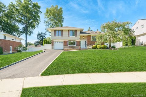 Homes For Sale - 9 Wayne Place<br/> Suffolk County, Commack, NY 11725