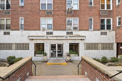 Apartment For Rent - 610 Waring Avenue #5G<br/> Bronx, NY 10467