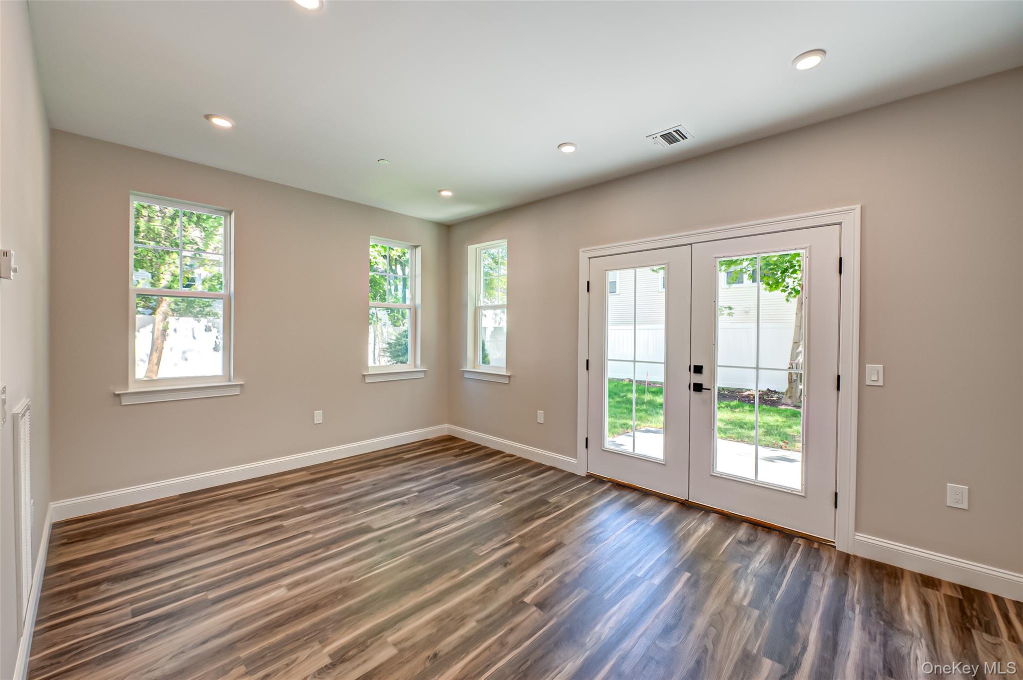 1 Conklin Street 105