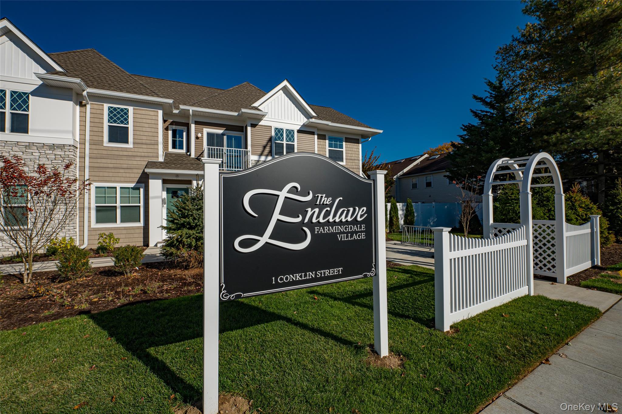 1 Conklin Street 105