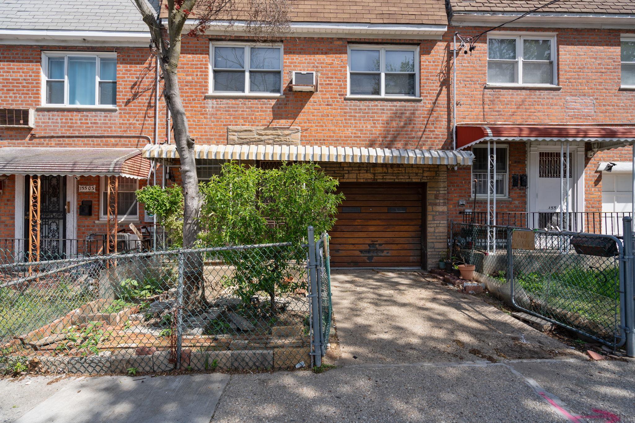59th Avenue, Flushing, Queens, NY - 3 Bedrooms  
2 Bathrooms  
8 Rooms - 