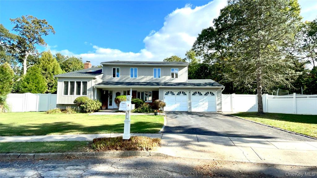 Photo of 6 Selma Court, East Northport, NY 11731 (MLS # 922898)