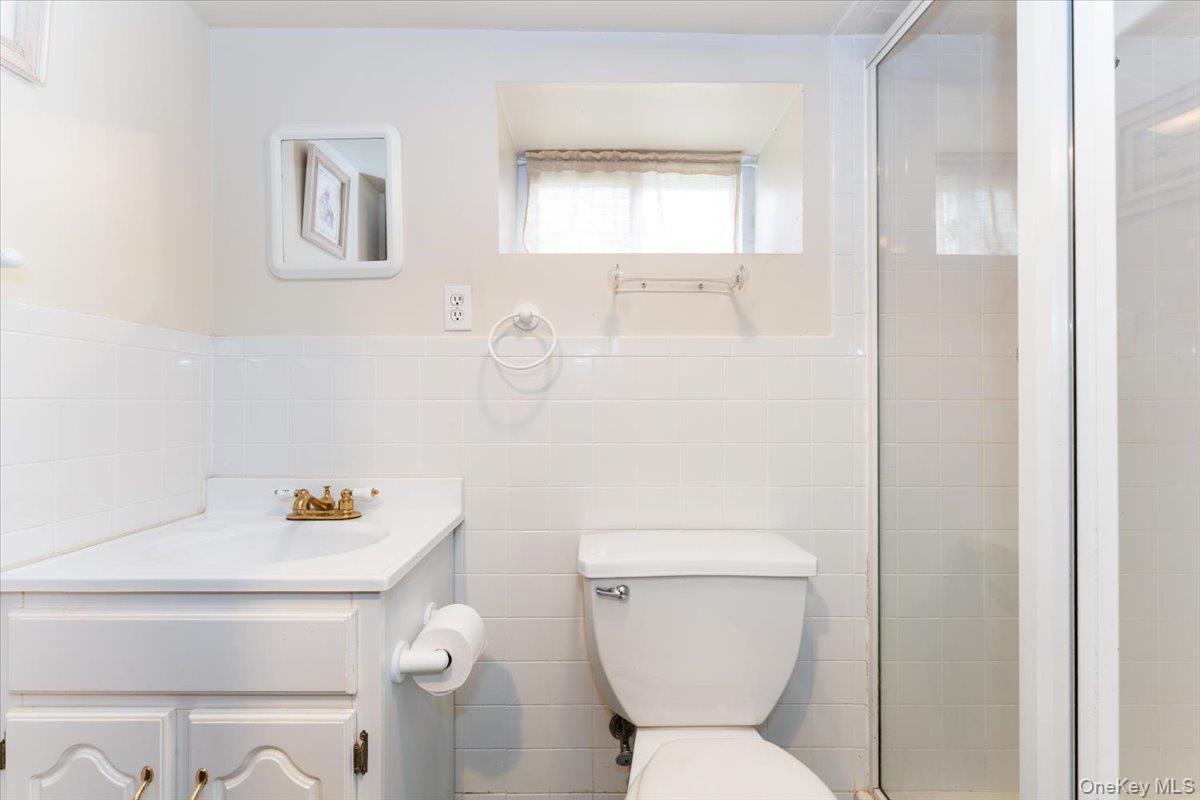 3183 Waterbury Avenue