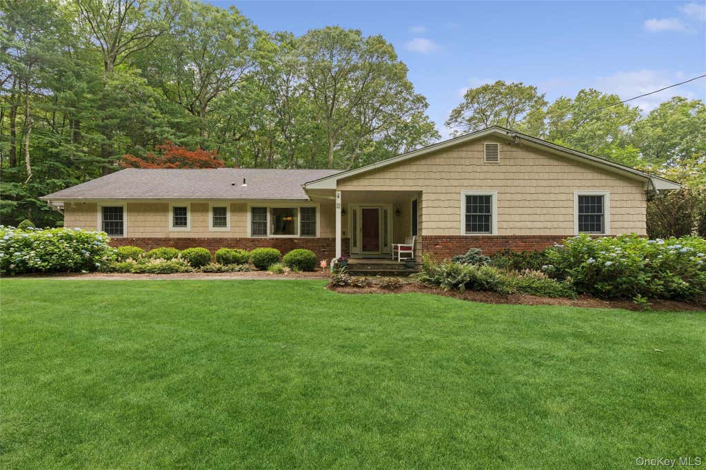 Photo of 35 Woodvale Drive, Syosset, NY 11791 (MLS # 1012505)