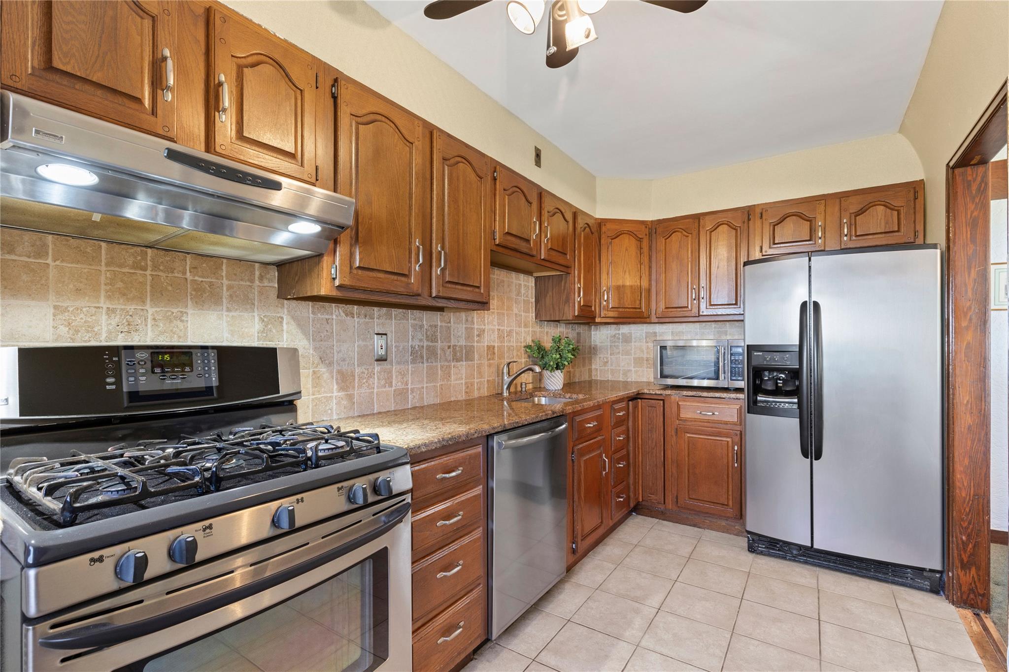 35 Wilson Drive, New Rochelle, New York image 7