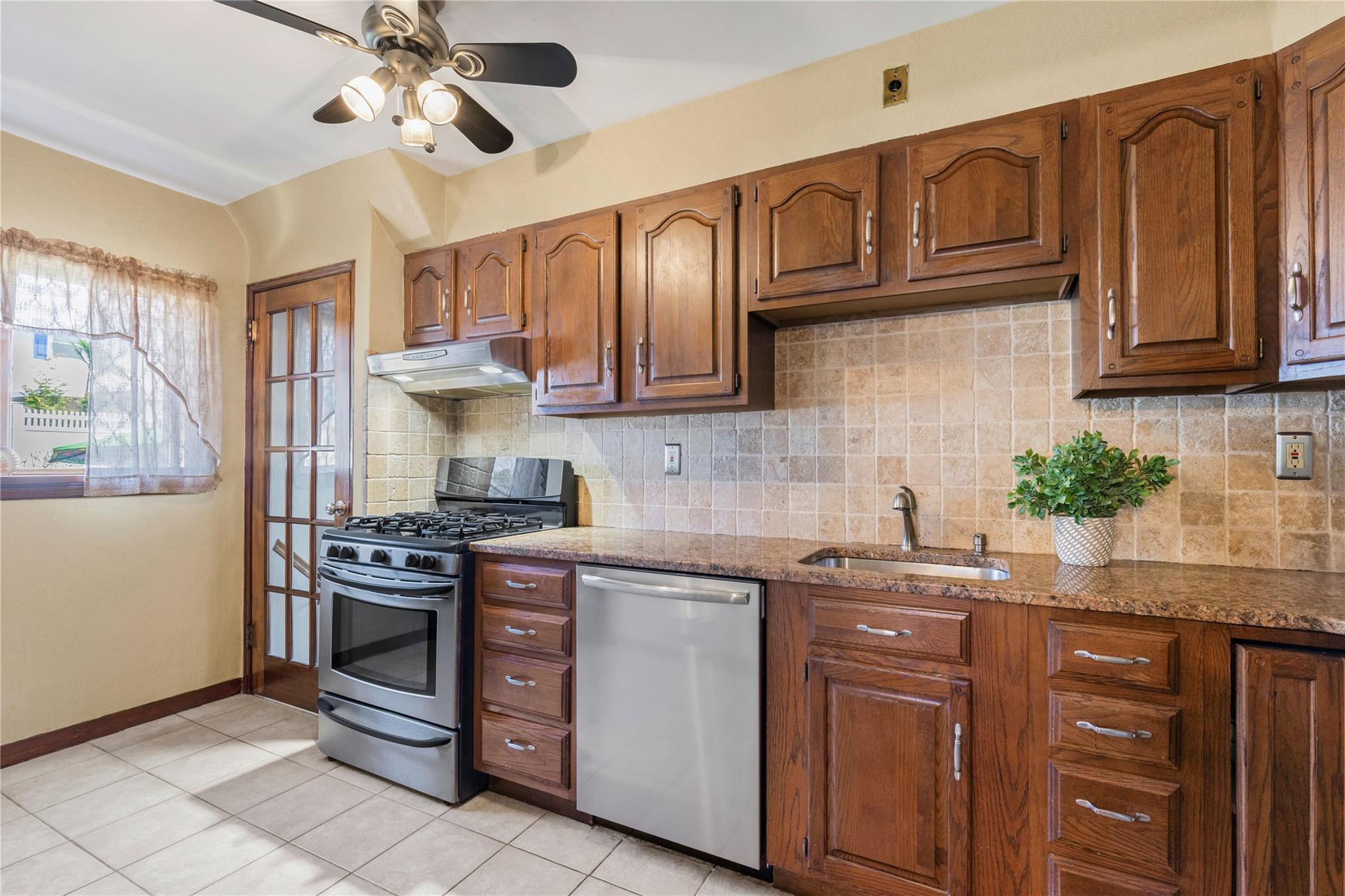 35 Wilson Drive, New Rochelle, New York image 6